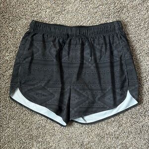 Chubbies Women’s Board Shorts Aztec Lined 5.5” Size M